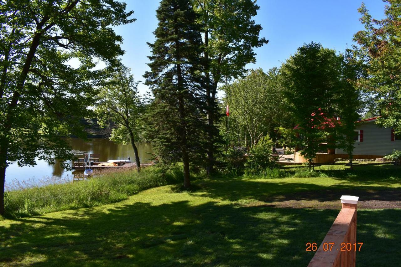 Domaine Henri-Daze Vila Saint-Pierre-Baptiste Exterior foto